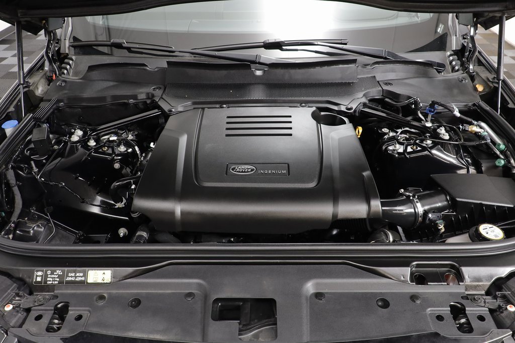 Certified 2025 Land Rover Discovery S image 25