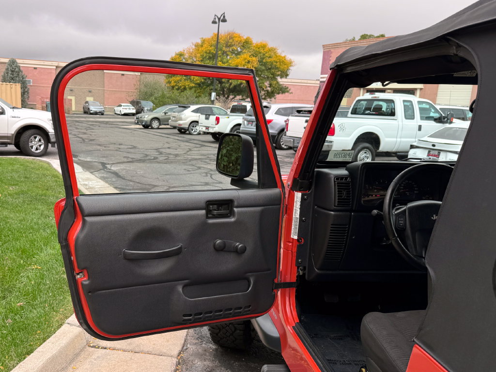 Used 2005 Jeep Wrangler Unlimited w/ Premium Audio Group AWD/4WD image 15
