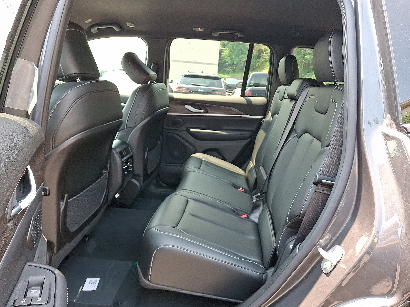 New 2026 Jeep Grand Cherokee Limited w/ Trailer Tow Package AWD/4WD image 6