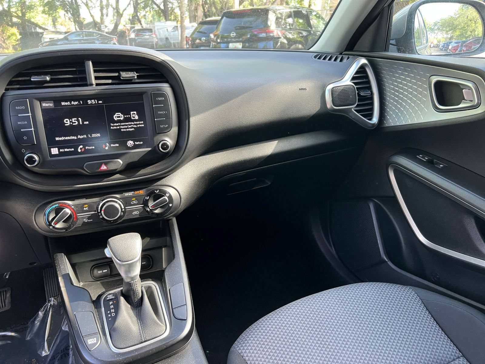 Used 2025 Kia Soul LX w/ LX Technology Package FWD image 33