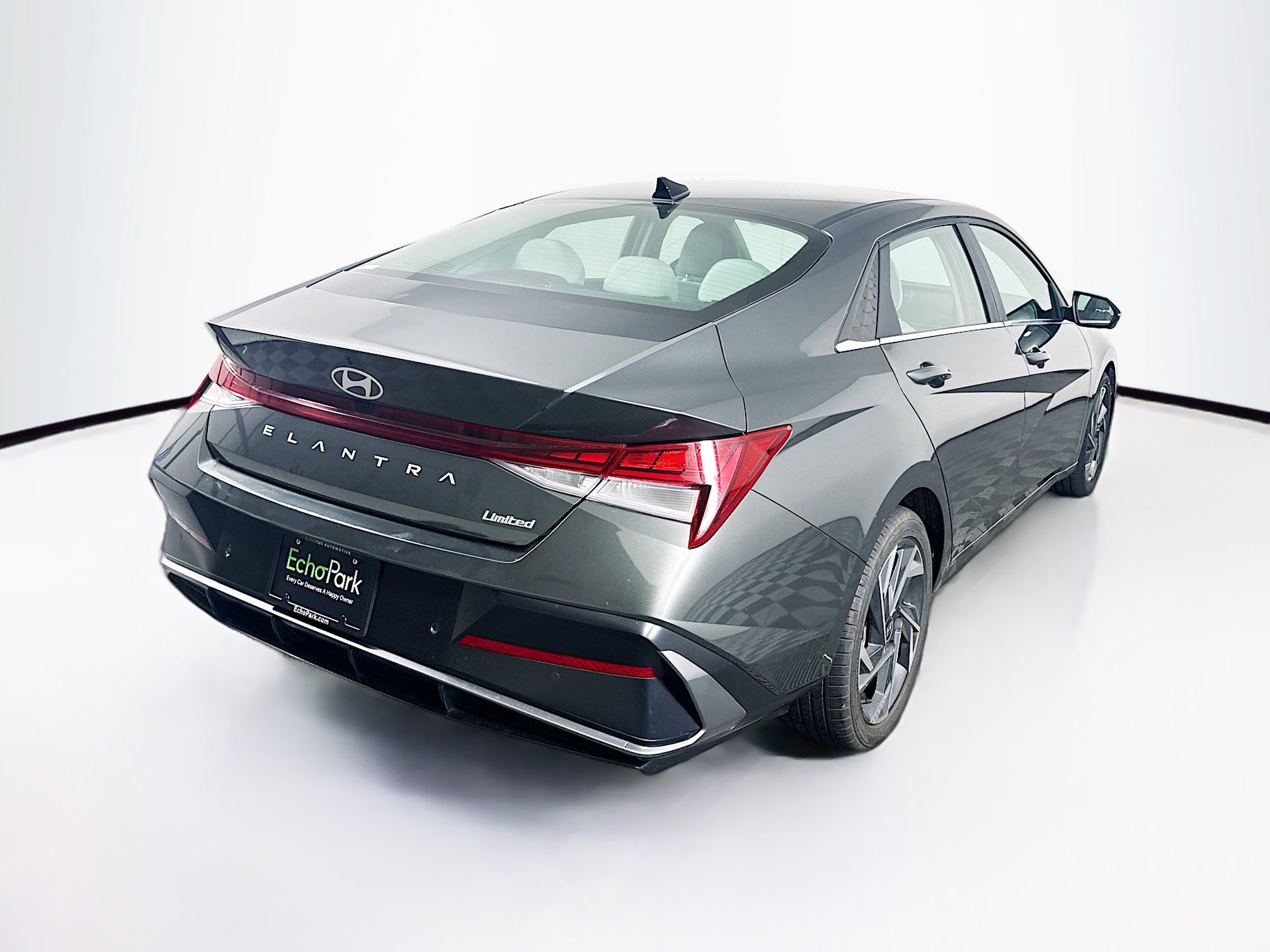 Used 2024 Hyundai Elantra Limited image 9