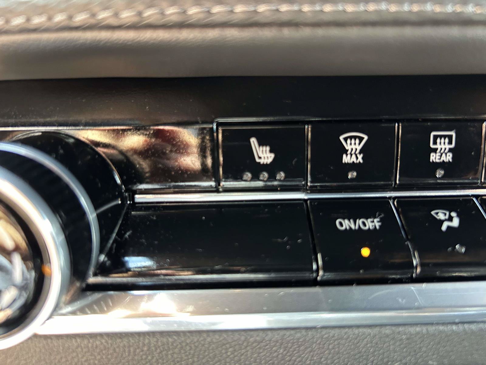 Used 2025 Chevrolet Equinox LT w/ Safety and Technology Package FWD image 16