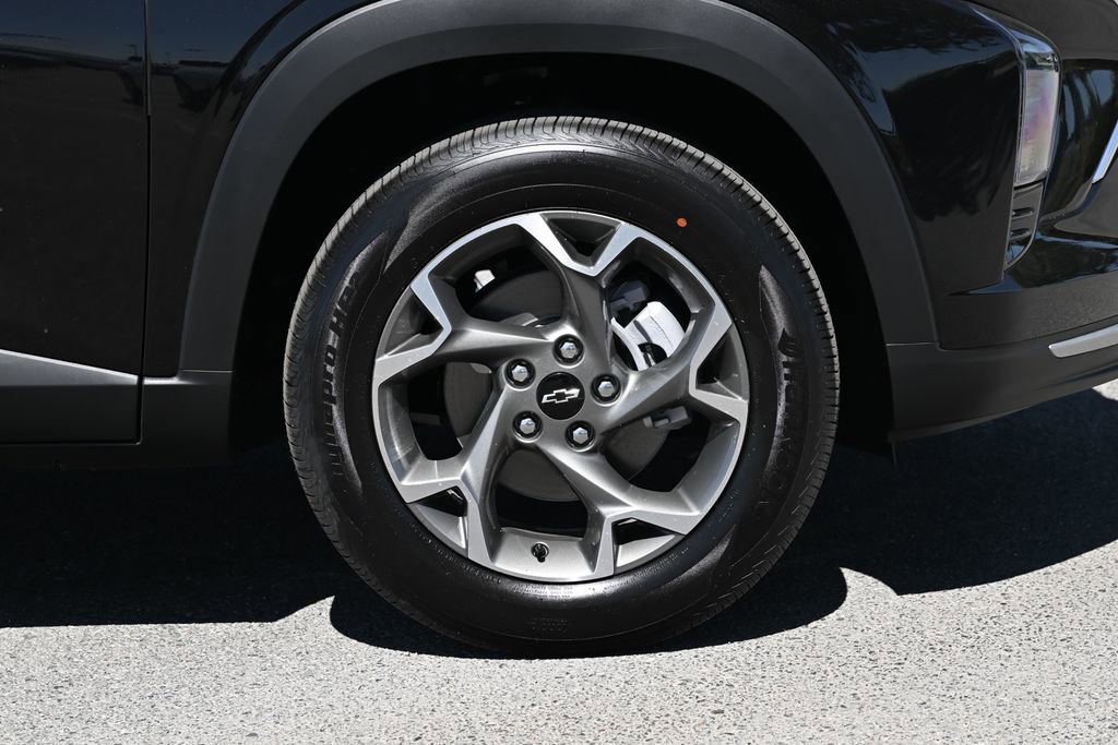 New 2026 Chevrolet Trax LT w/ LPO, Blackout Package FWD image 11