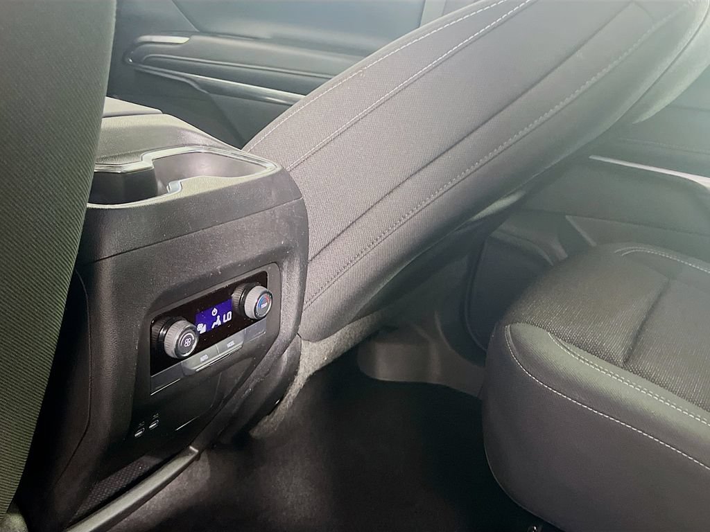 Used 2025 Chevrolet Traverse LT FWD image 23