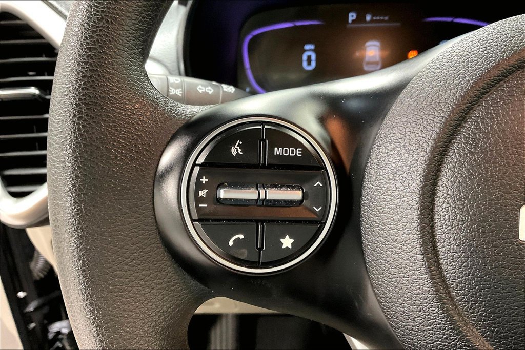 Used 2025 Kia Soul LX w/ LX Technology Package FWD image 23