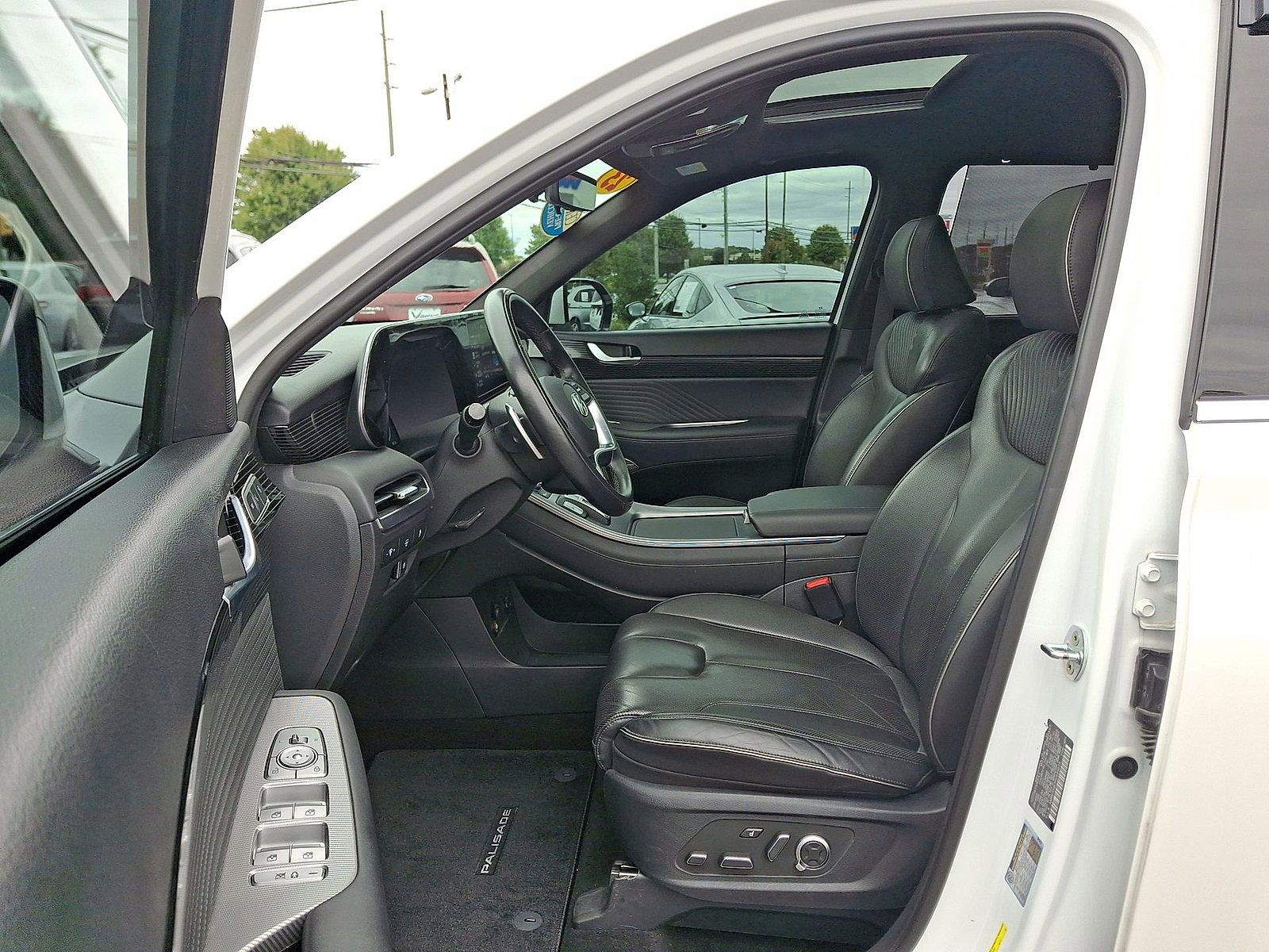 Used 2023 Hyundai Palisade Calligraphy image 17