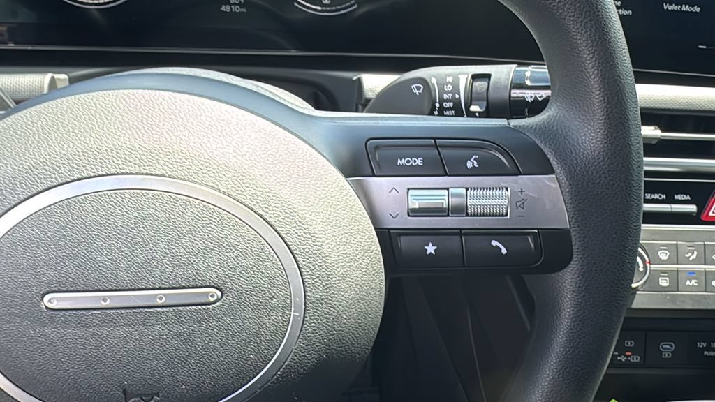 Used 2025 Hyundai Santa Cruz SE AWD/4WD image 18