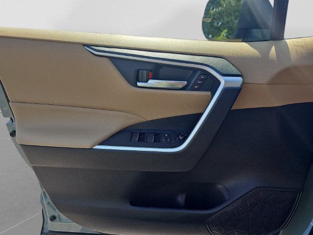 Used 2021 Toyota RAV4 XLE Premium FWD image 29