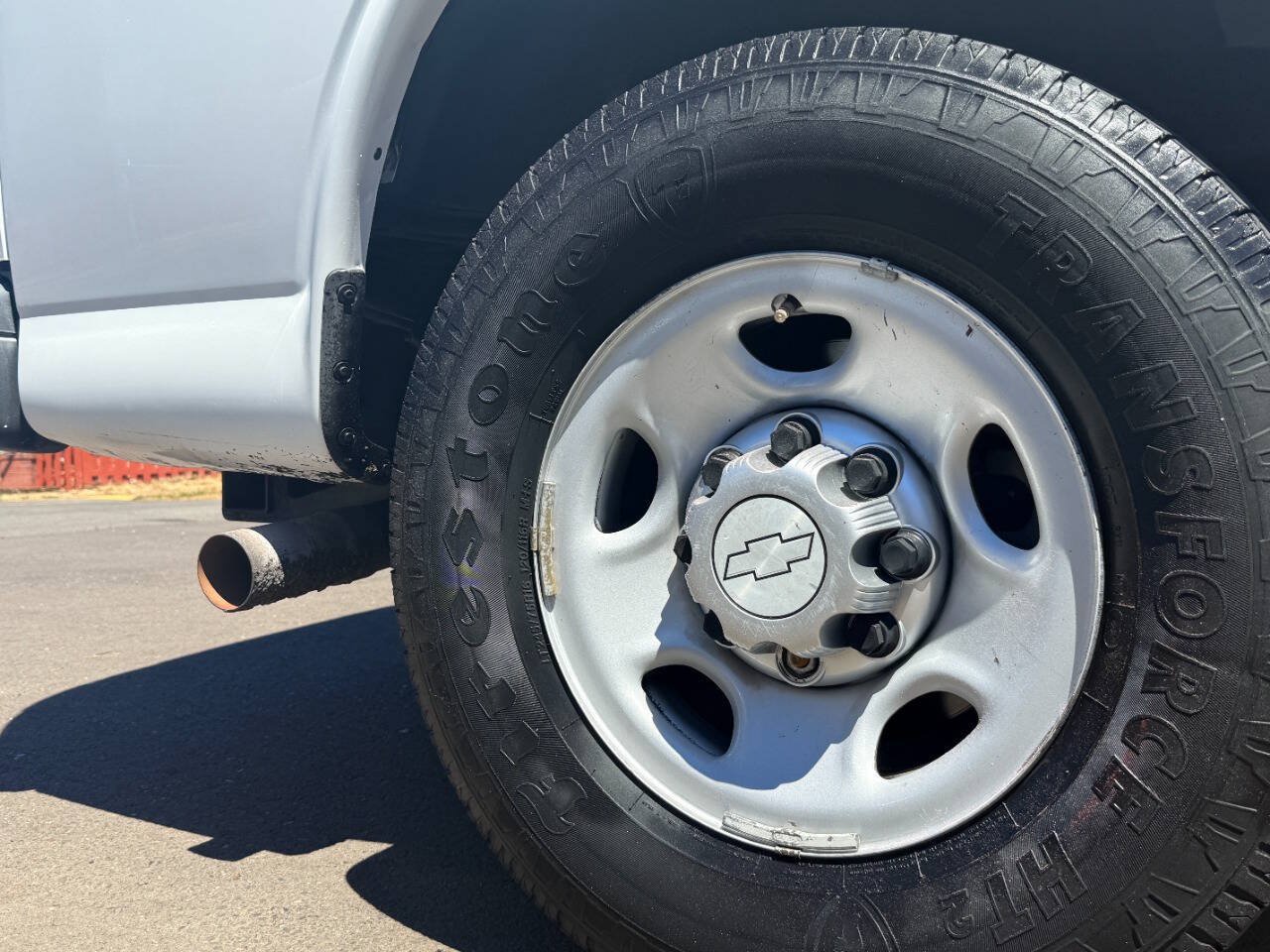 Used 2014 Chevrolet Express 2500 RWD image 11