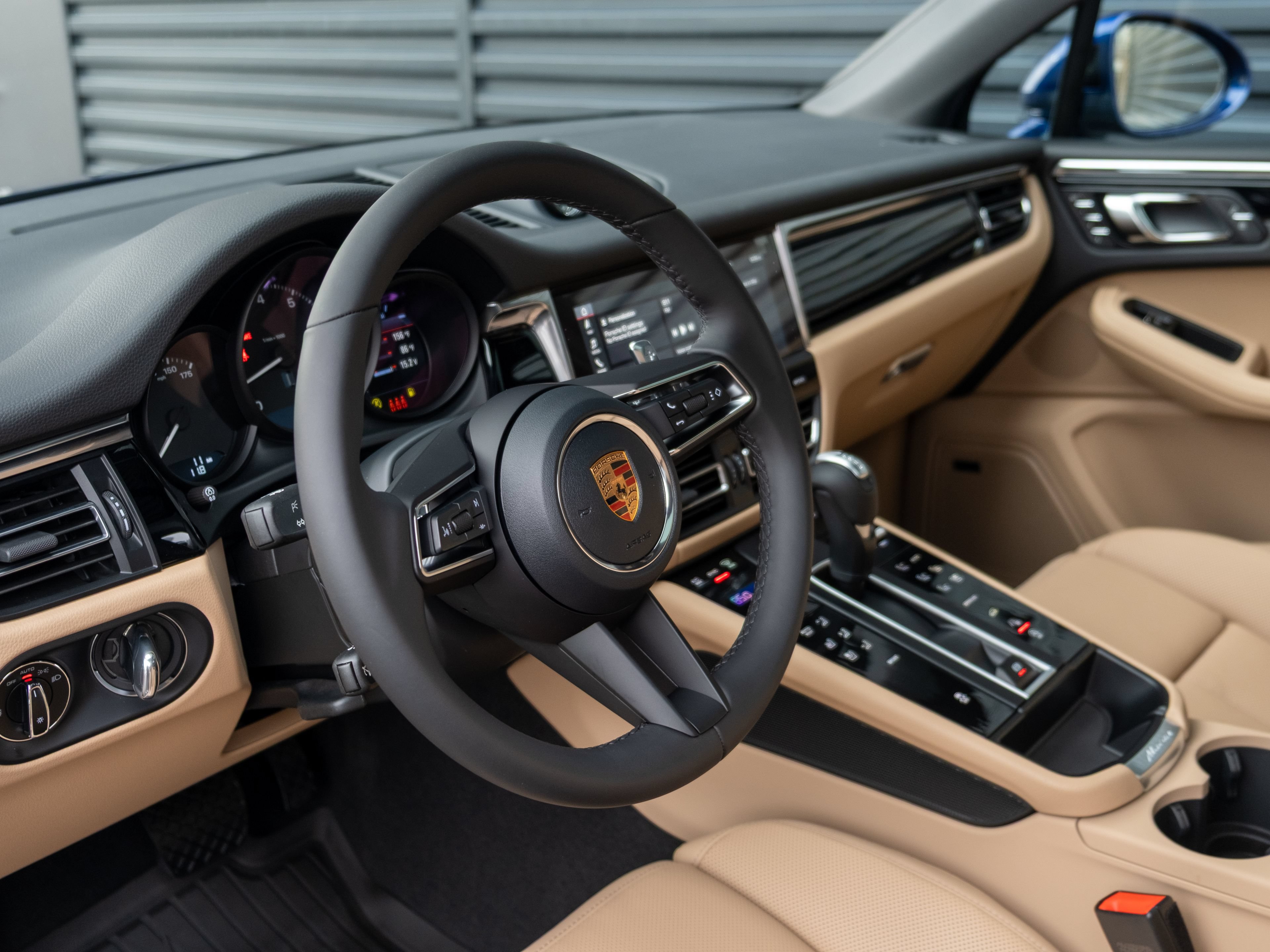 Certified 2026 Porsche Macan AWD/4WD image 4