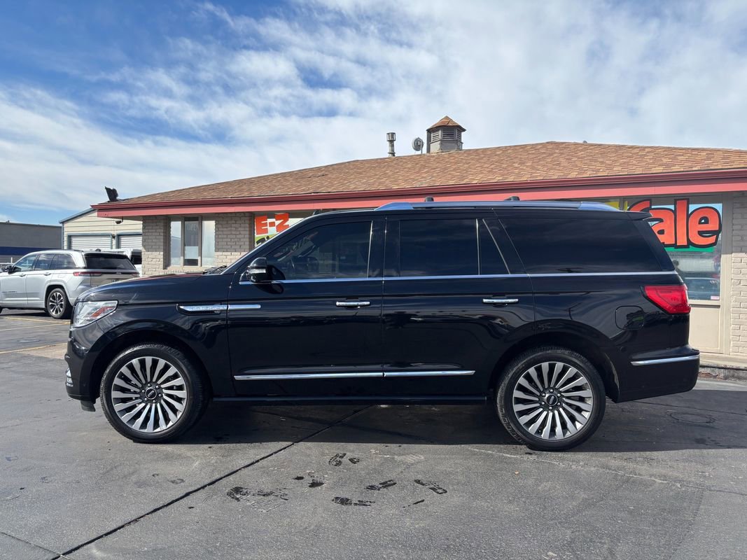 Used 2019 Lincoln Navigator Reserve image 2