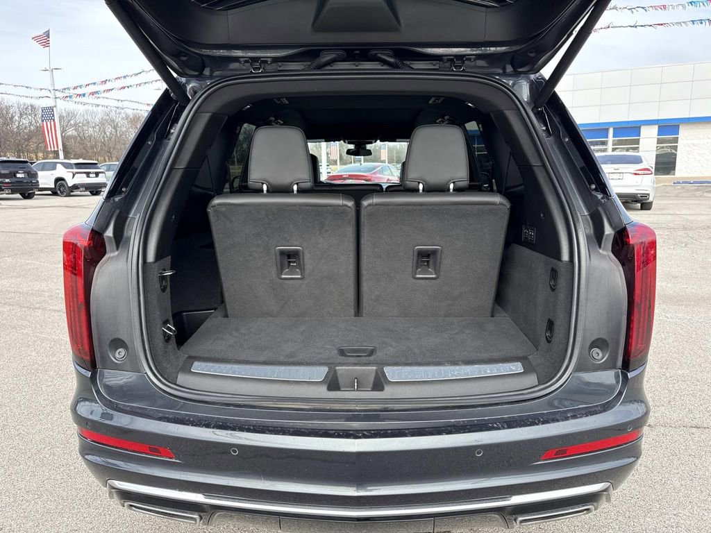 Used 2023 Cadillac XT6 Premium Luxury FWD image 6
