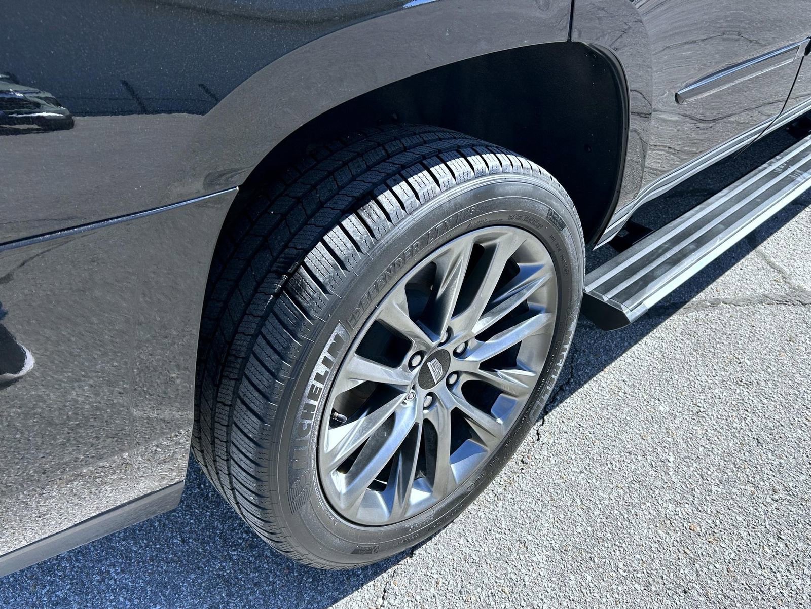 Used 2019 Cadillac Escalade Platinum w/ Escalade Sport Edition image 12