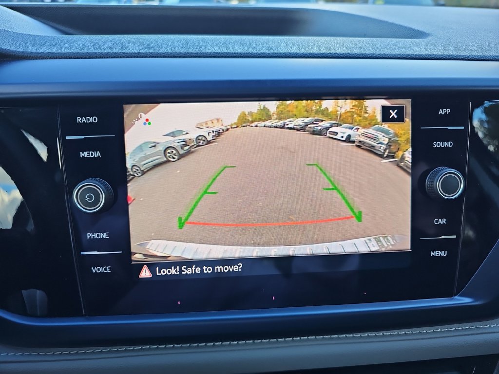Used 2024 Volkswagen Taos SE w/ Panoramic Sunroof Package AWD/4WD image 16