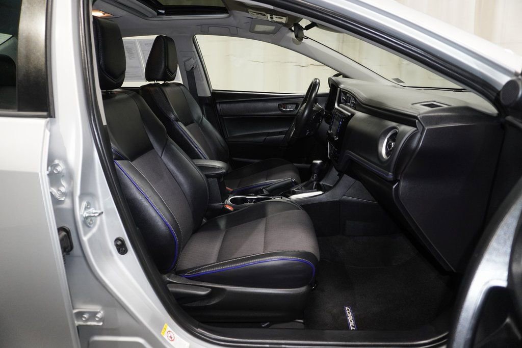 Used 2017 Toyota Corolla SE w/ SE Premium Package image 13