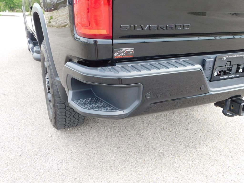 Used 2024 Chevrolet Silverado 2500 LTZ w/ LTZ Plus Package image 6