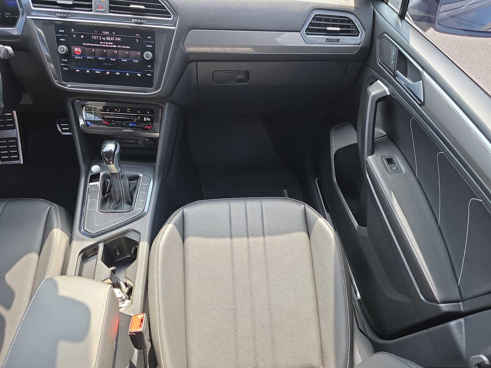 Used 2023 Volkswagen Tiguan SE R-Line image 14