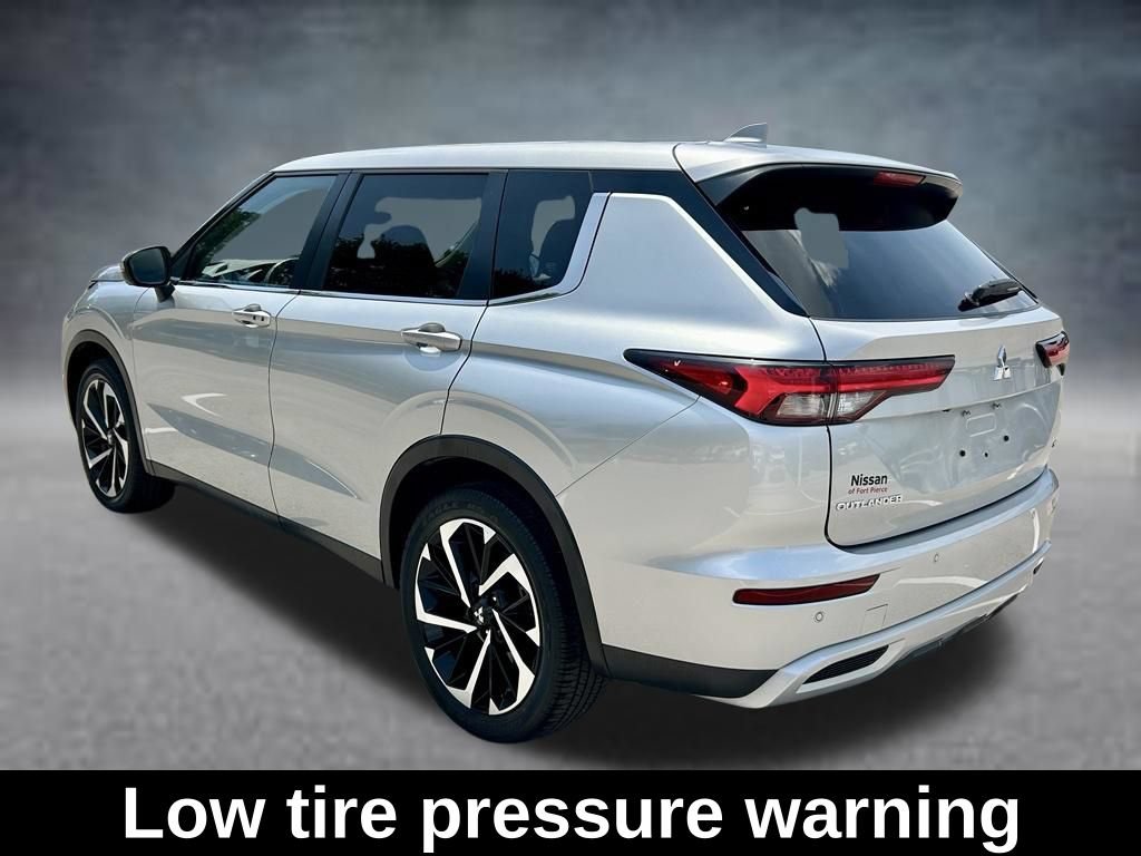 Used 2024 Mitsubishi Outlander SE FWD image 7