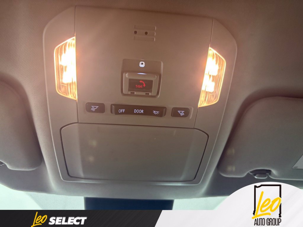 Used 2023 Toyota Highlander LE FWD image 17