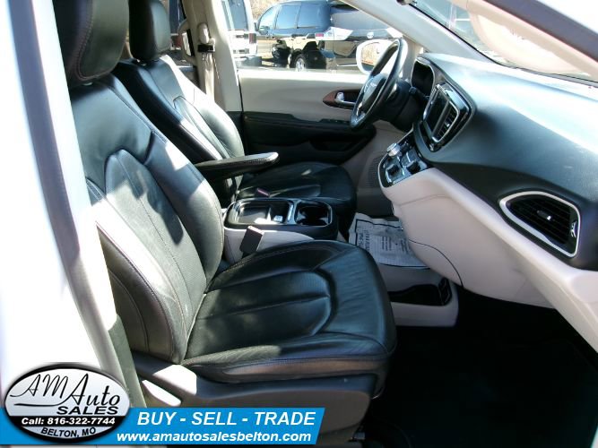 Used 2018 Chrysler Pacifica Touring-L image 18