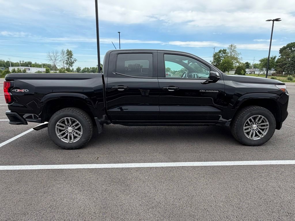 Used 2023 Chevrolet Colorado LT w/ LT Convenience Package II AWD/4WD image 4