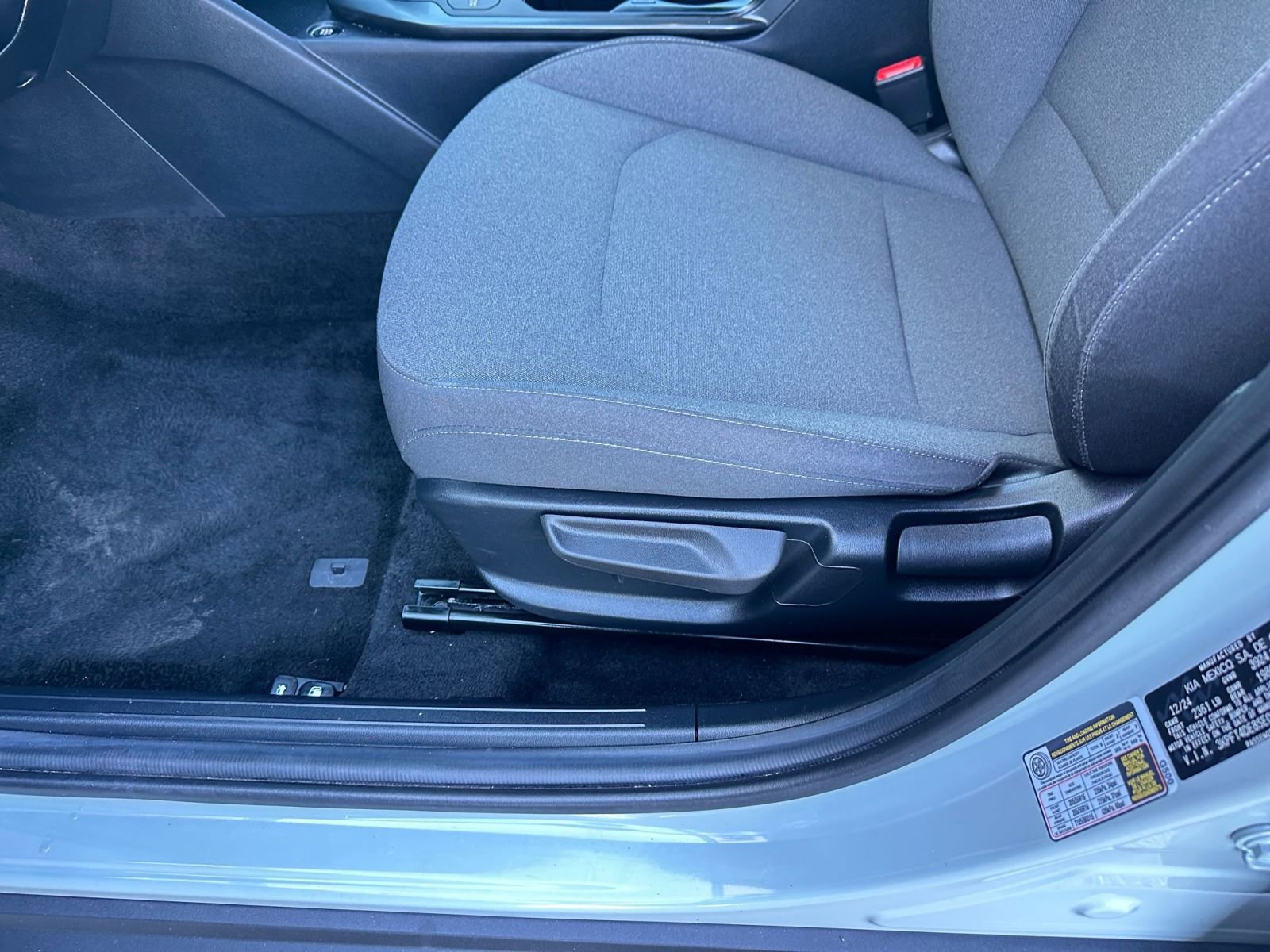 Used 2025 Kia K4 LXS image 24