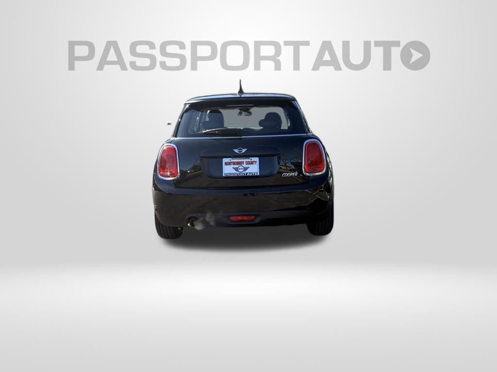 Used 2018 MINI Cooper 2-Door Hardtop image 5