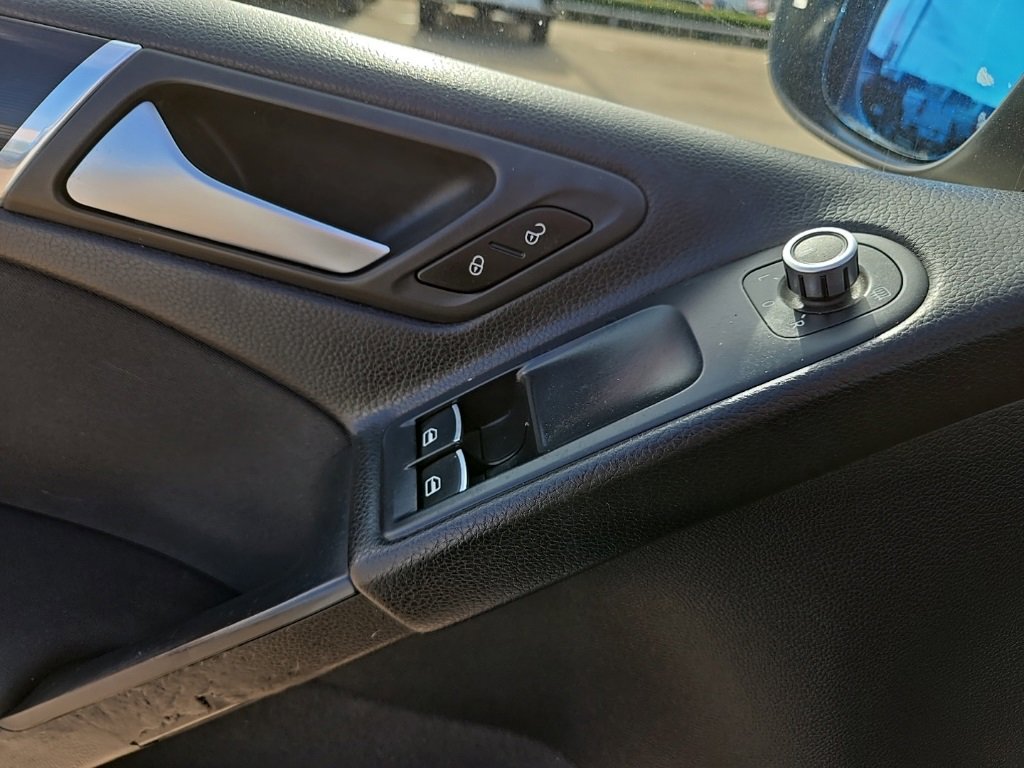 Used 2013 Volkswagen GTI 2-Door image 31