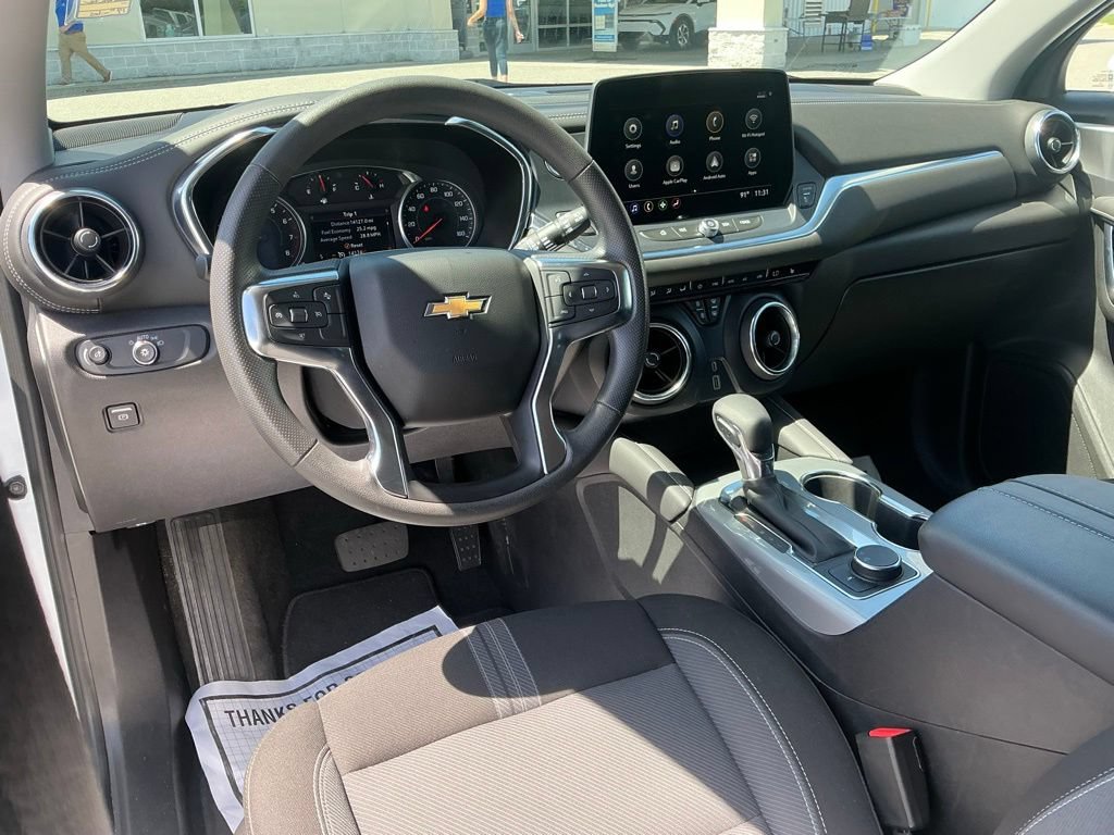 Used 2025 Chevrolet Blazer LT FWD image 25