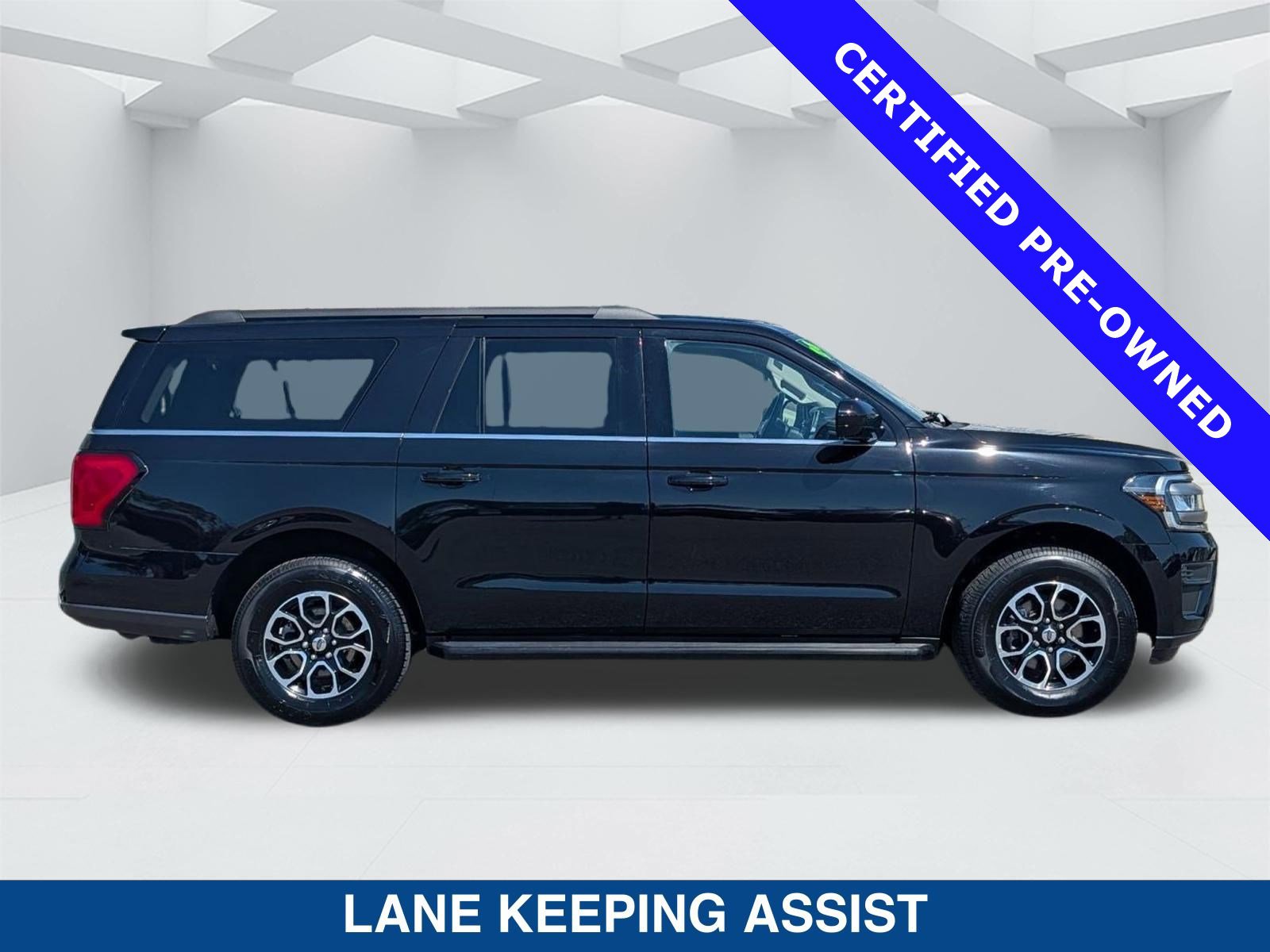 Certified 2024 Ford Expedition Max XLT image 3