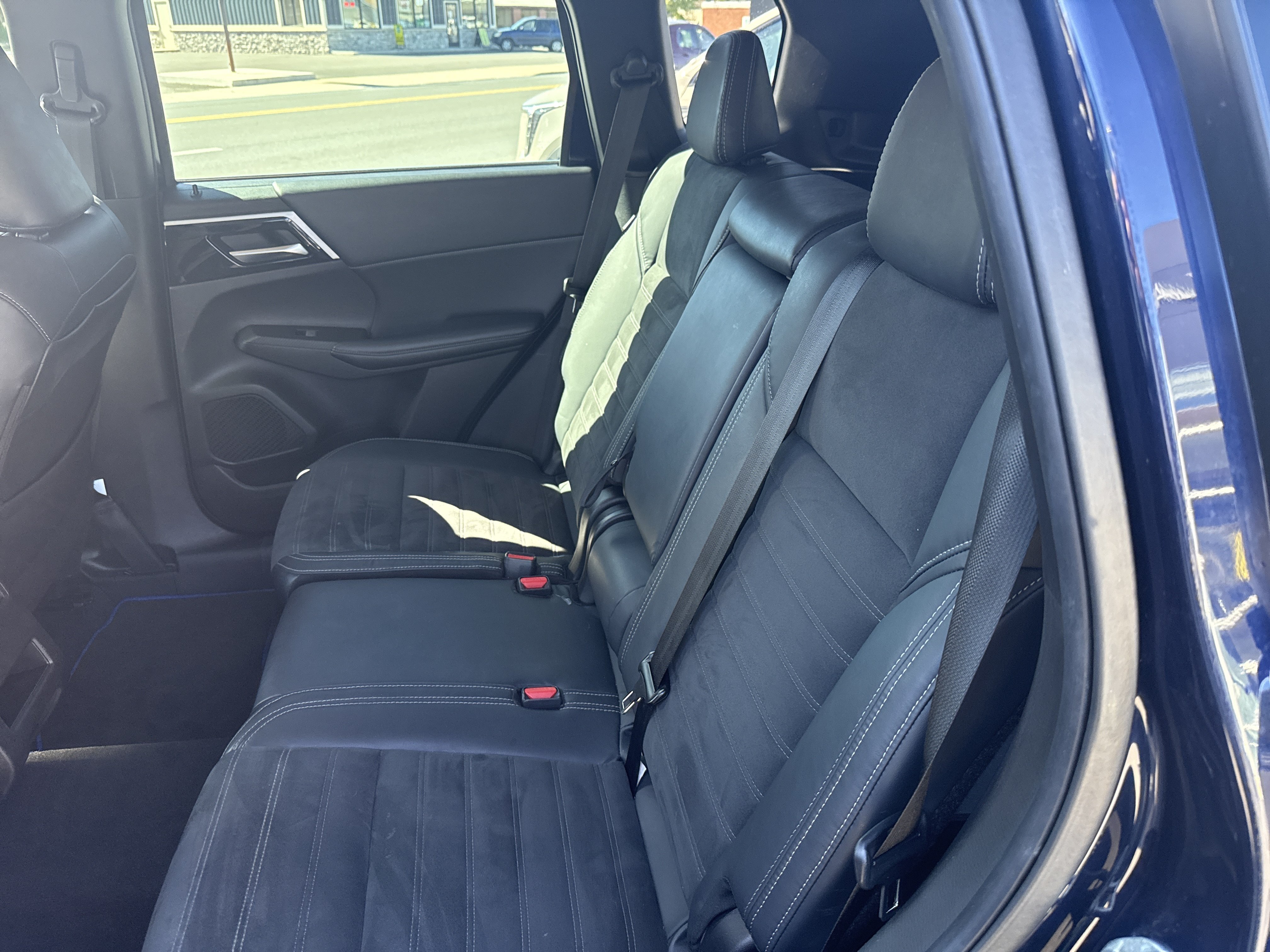 Used 2023 Mitsubishi Outlander SE AWD/4WD image 13