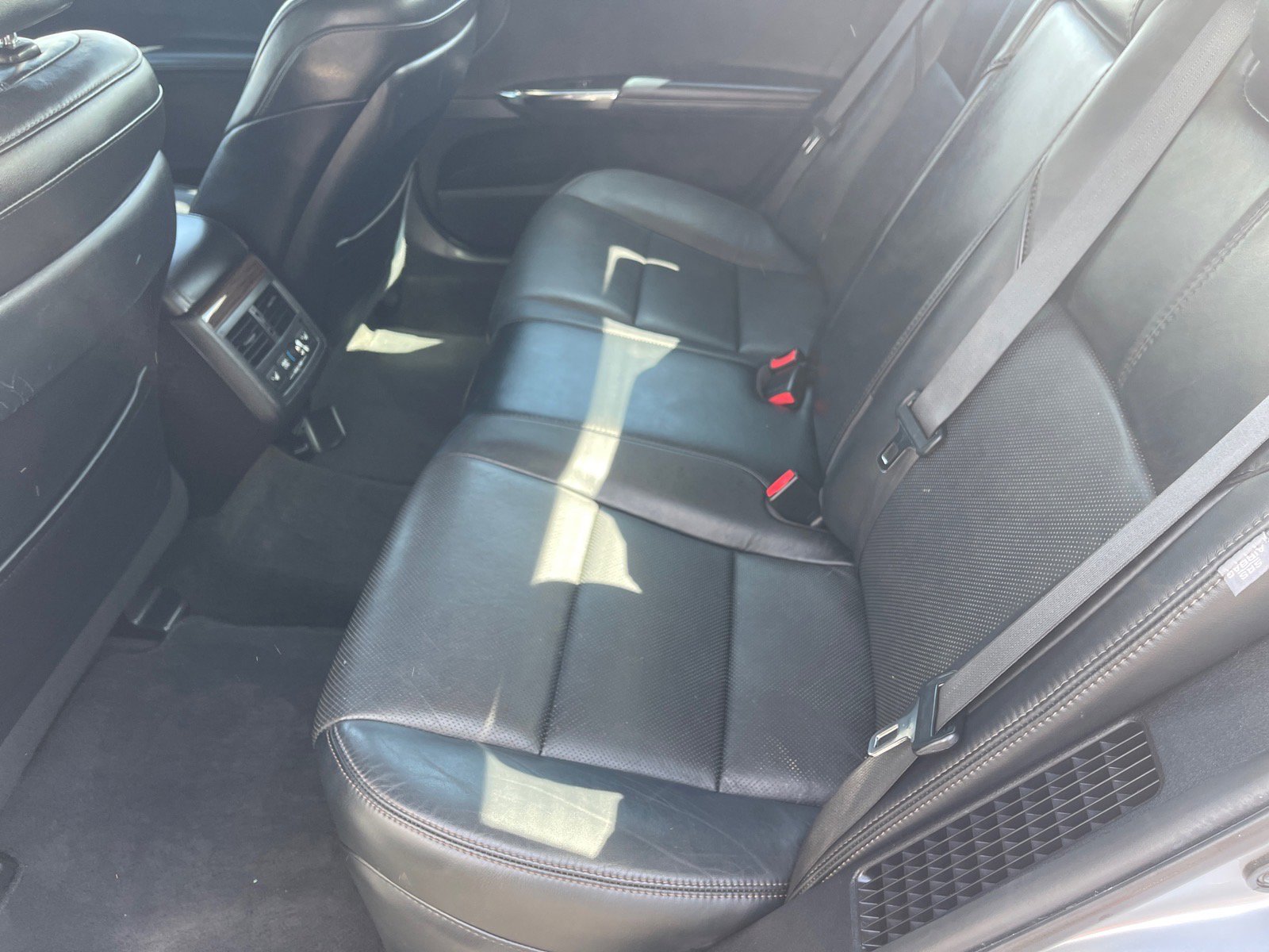 Used 2015 Toyota Avalon Limited w/ Technology Package FWD image 12