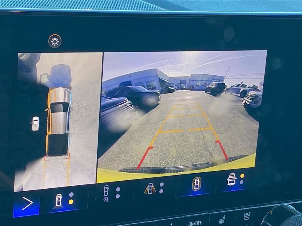 Used 2023 Chevrolet Colorado Z71 w/ Z71 Convenience Package 2 image 18