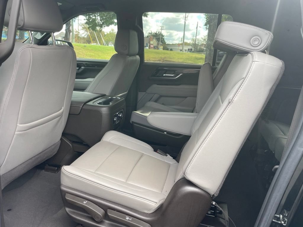 Used 2025 GMC Yukon XL Elevation AWD/4WD image 8