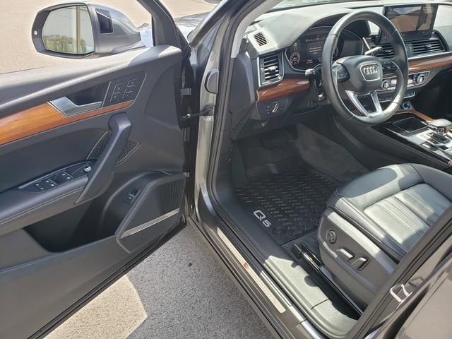 Used 2023 Audi Q5 2.0T Premium Plus w/ Premium Plus Package AWD/4WD image 9