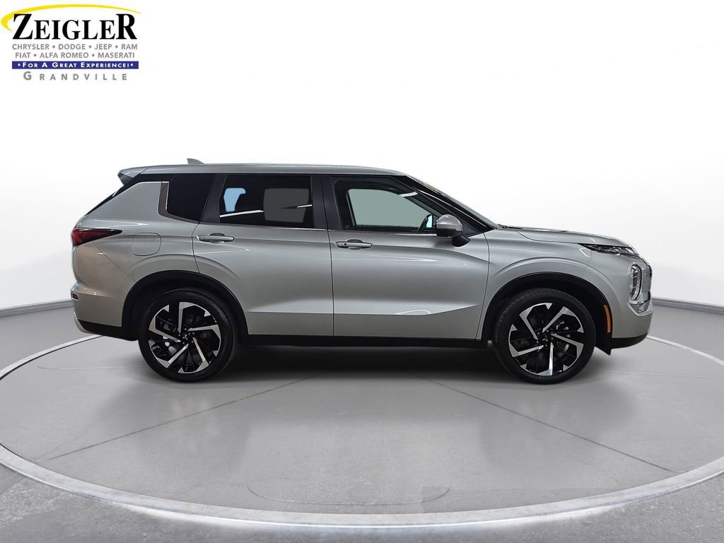 Used 2024 Mitsubishi Outlander SE AWD/4WD image 4
