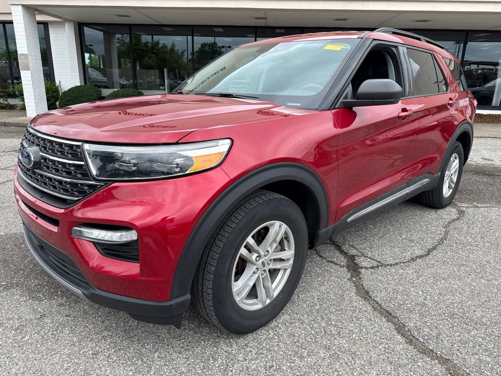 Used 2024 Ford Explorer XLT w/ Equipment Group 202A AWD/4WD image 8