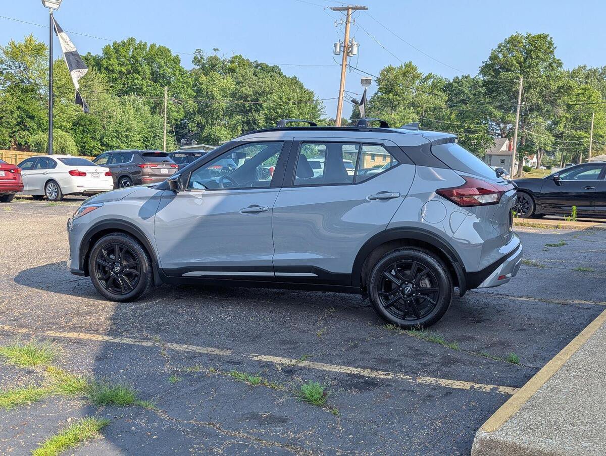 Used 2023 Nissan Kicks SR w/ Exterior Package FWD image 5