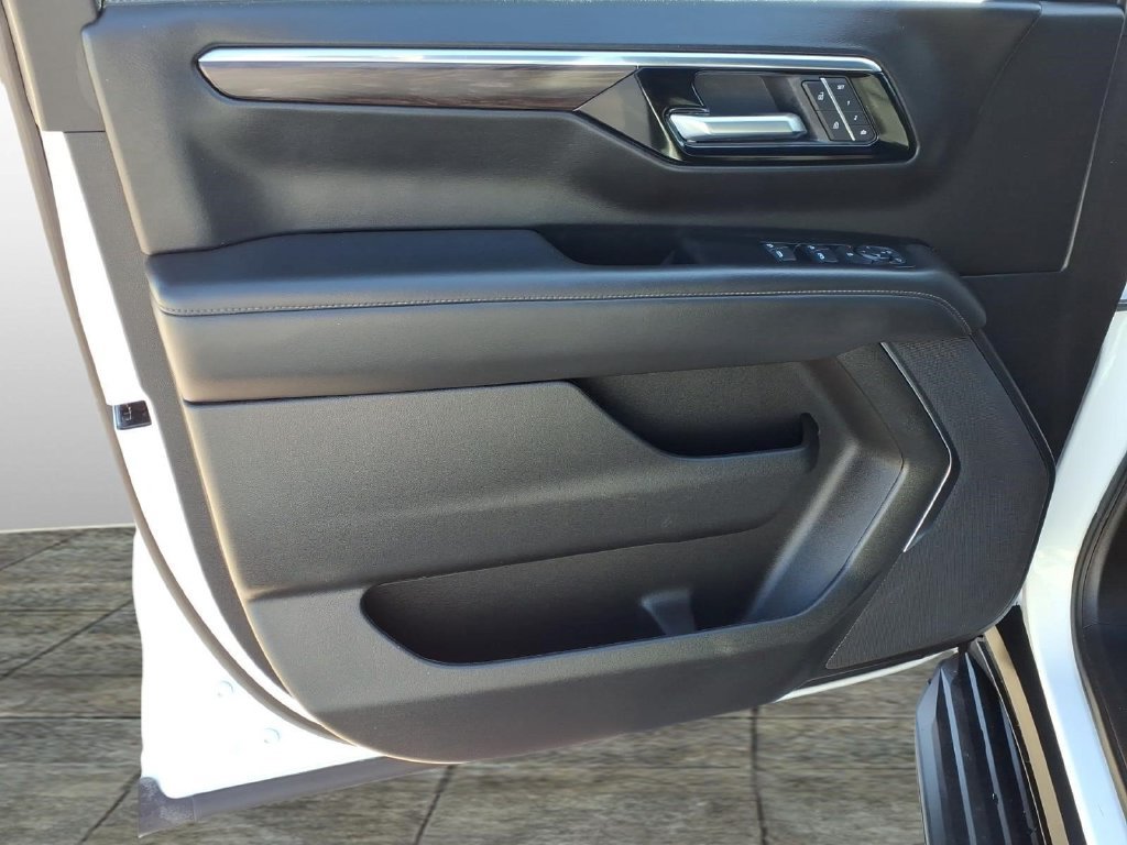 Used 2025 Chevrolet Tahoe LT AWD/4WD image 11