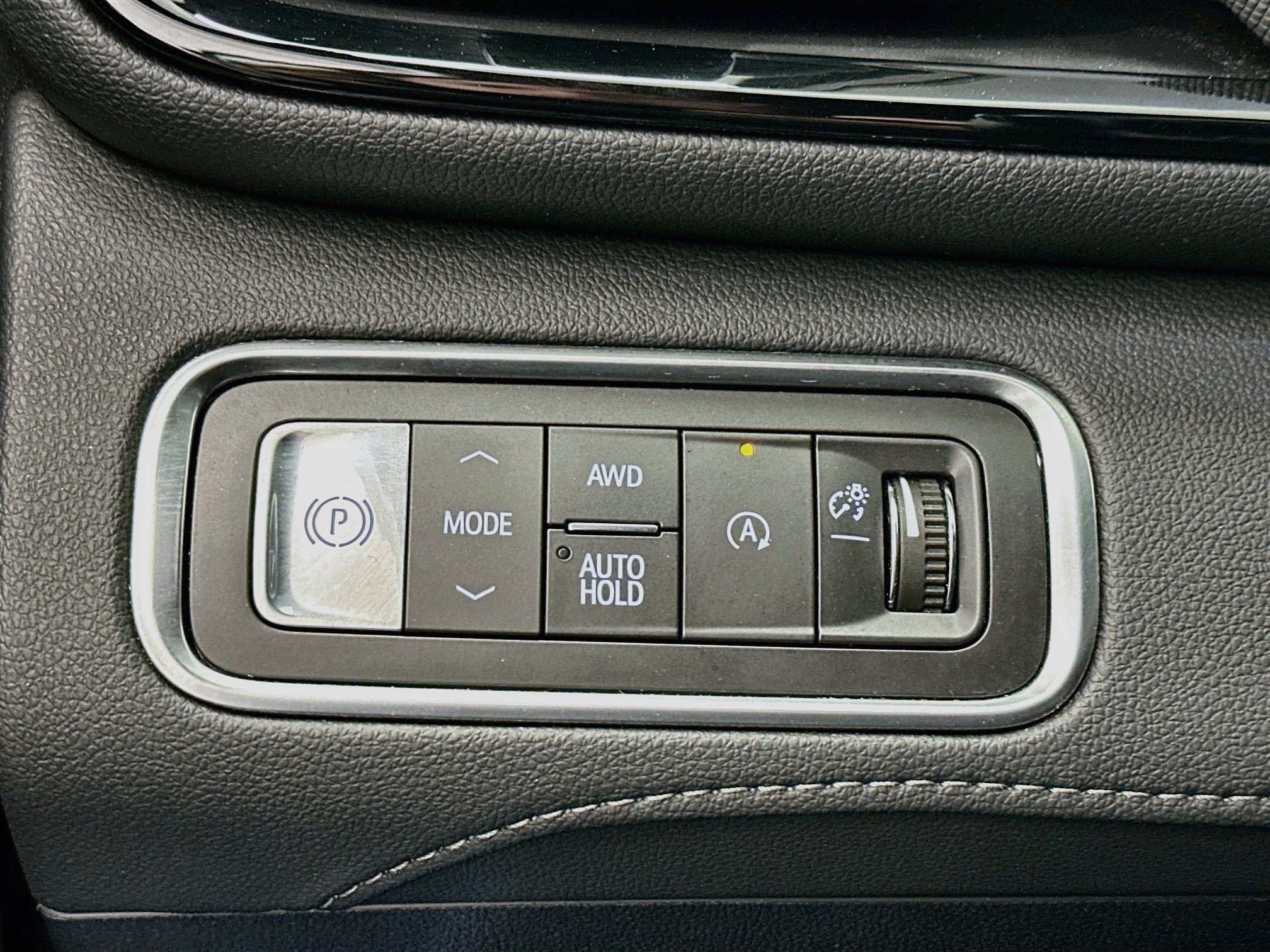 Used 2025 Buick Enclave Preferred AWD/4WD image 17