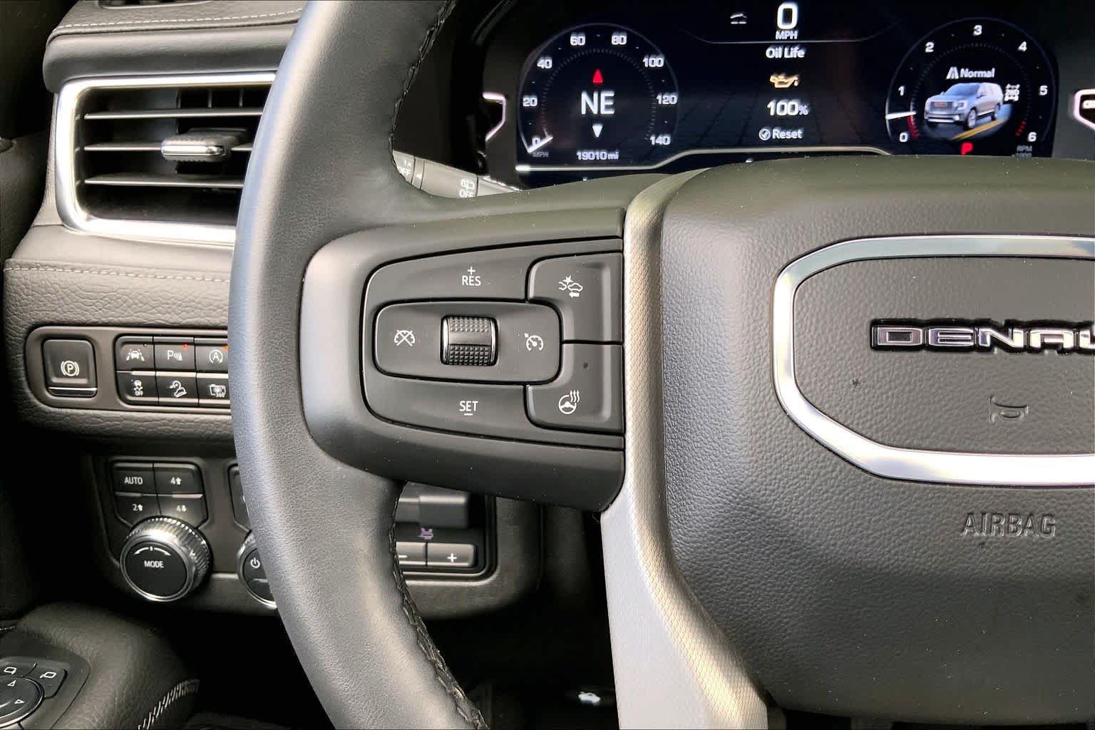 Used 2024 GMC Yukon Denali w/ Max Trailering Package AWD/4WD image 24