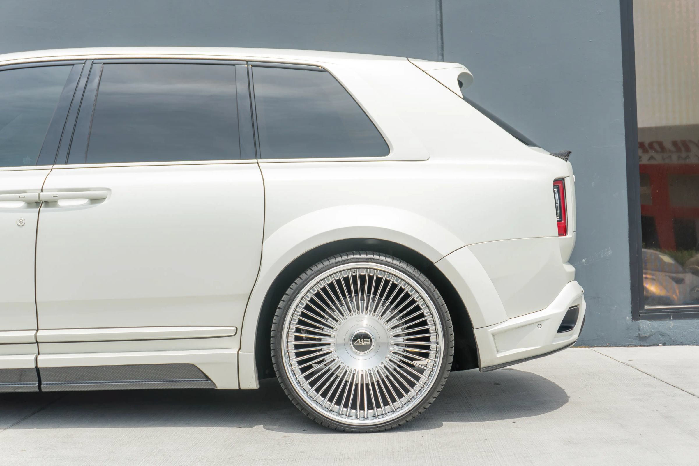 Used 2025 Rolls-Royce Cullinan AWD/4WD image 21