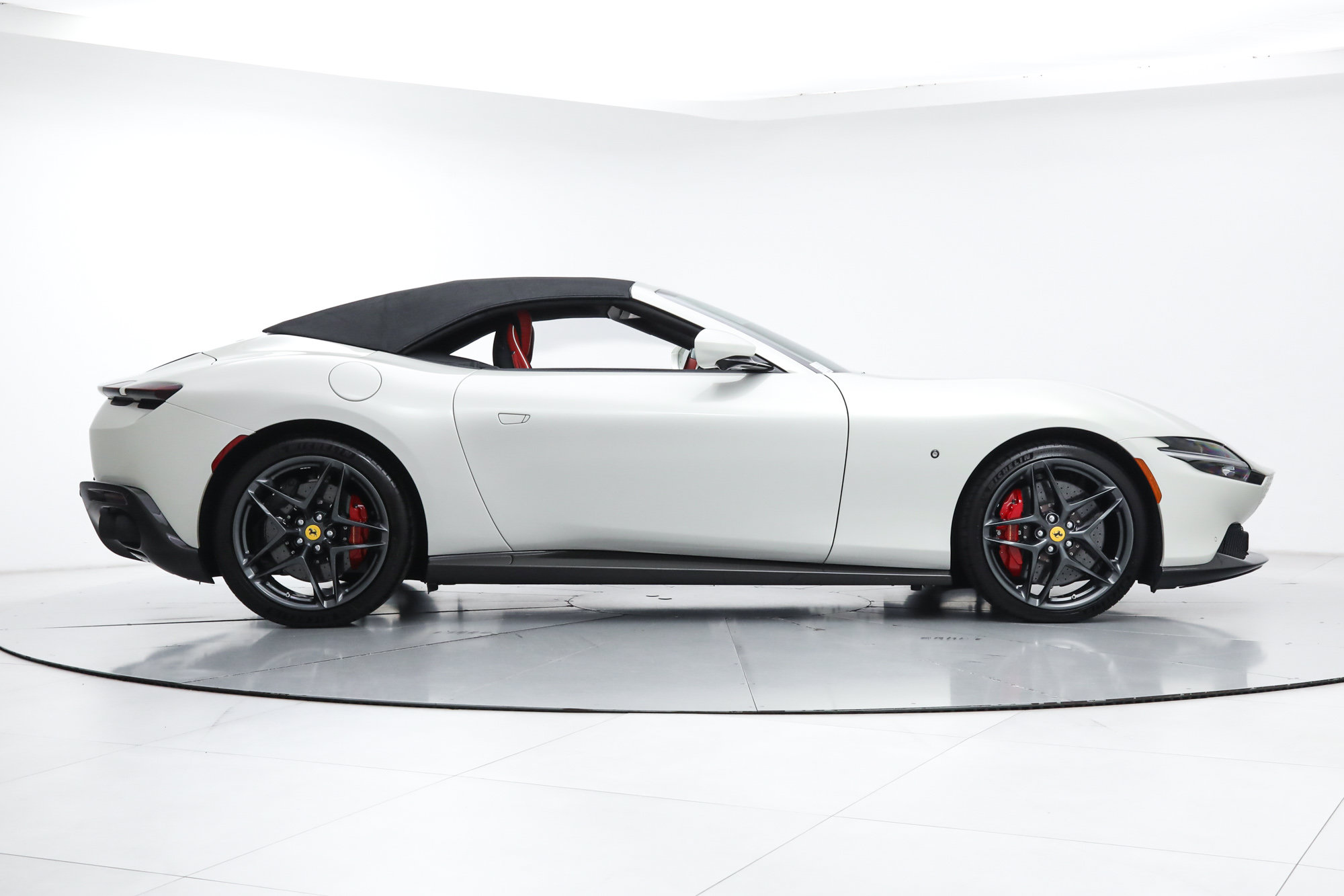 Certified 2025 Ferrari Roma Spider RWD image 11