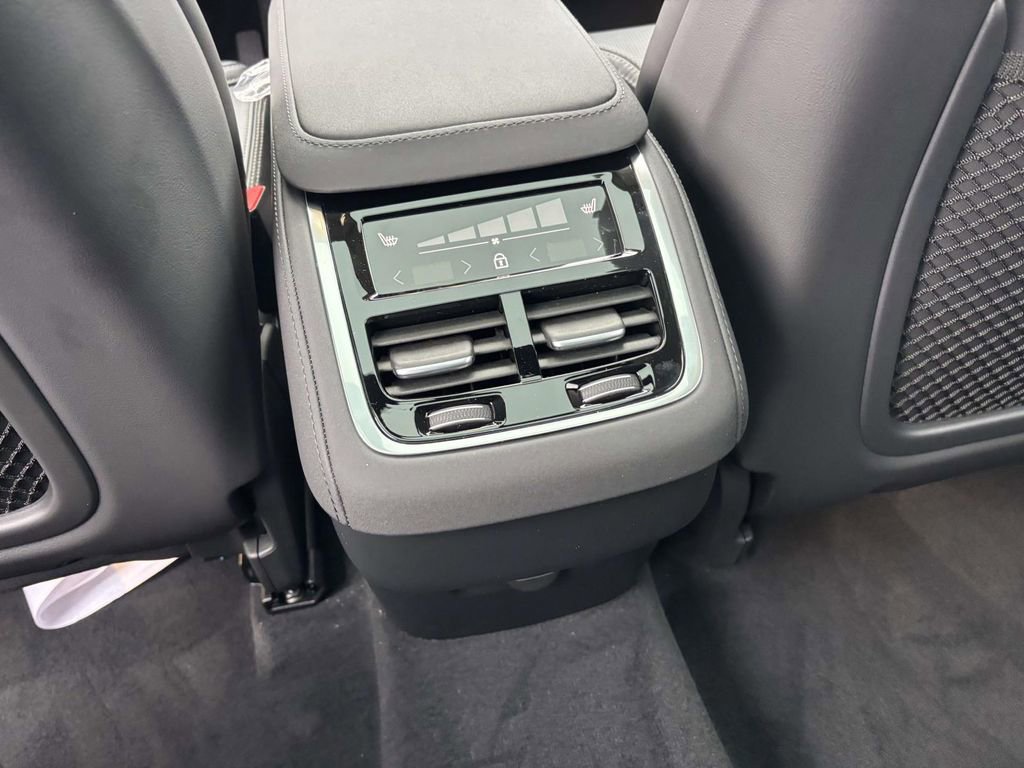 New 2026 Volvo XC90 B6 Ultra image 32