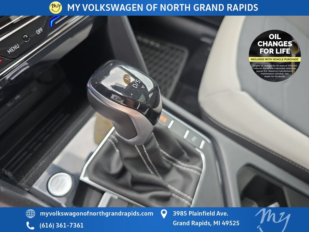 Used 2025 Volkswagen Taos SE w/ Panoramic Sunroof Package AWD/4WD image 28