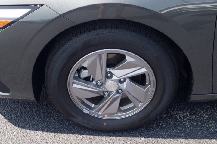 New 2026 Hyundai Elantra SE FWD image 10