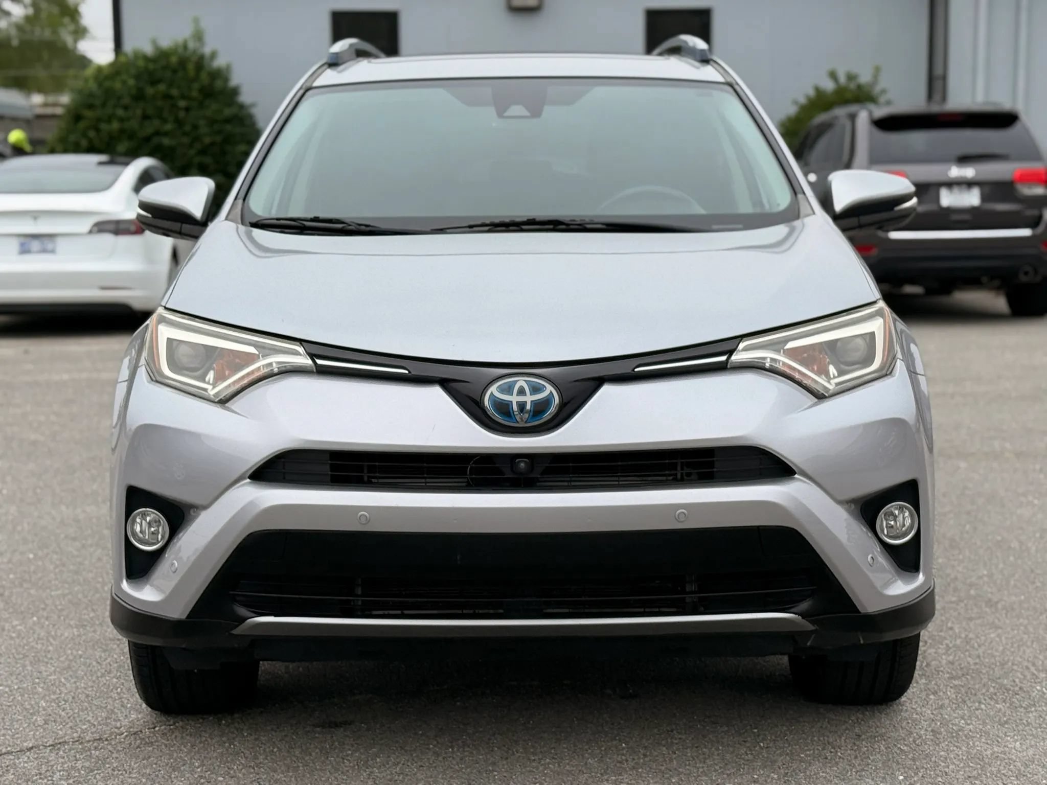 Used 2017 Toyota RAV4 Limited w/ Advanced Technology Package AWD/4WD image 4