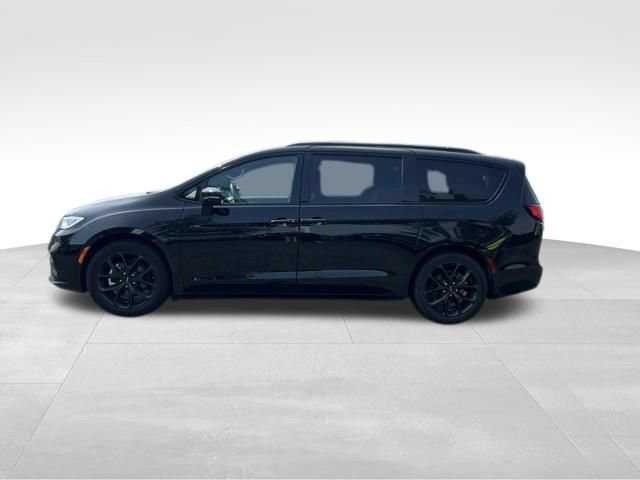 Used 2025 Chrysler Pacifica Limited FWD image 4