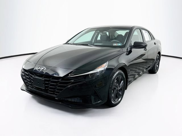 Certified 2023 Hyundai Elantra SEL w/ Cargo Package FWD image 3