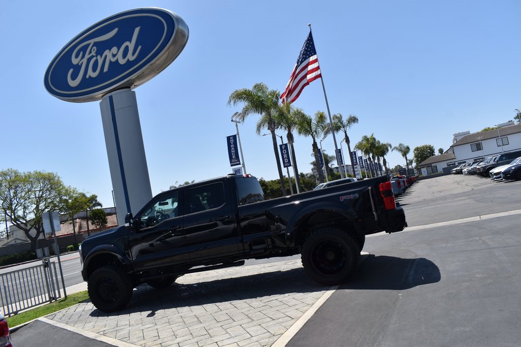Used 2025 Ford F450 Lariat w/ FX4 Off-Road Package image 32